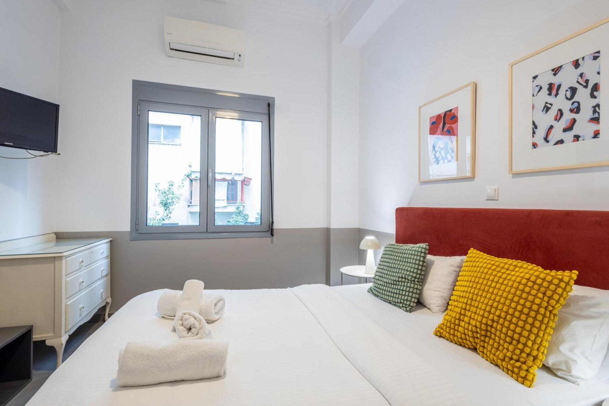 Renovated 5 Bdr House Near Acropolis - New Beds, Terrace & Green Yard Athens Exterior photo